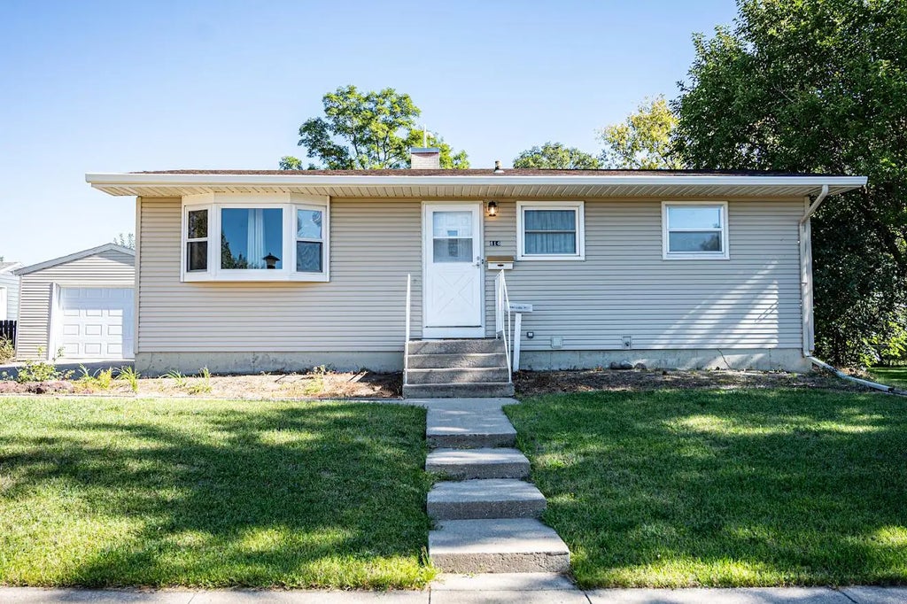 814 N Grand Avenue, Pierre