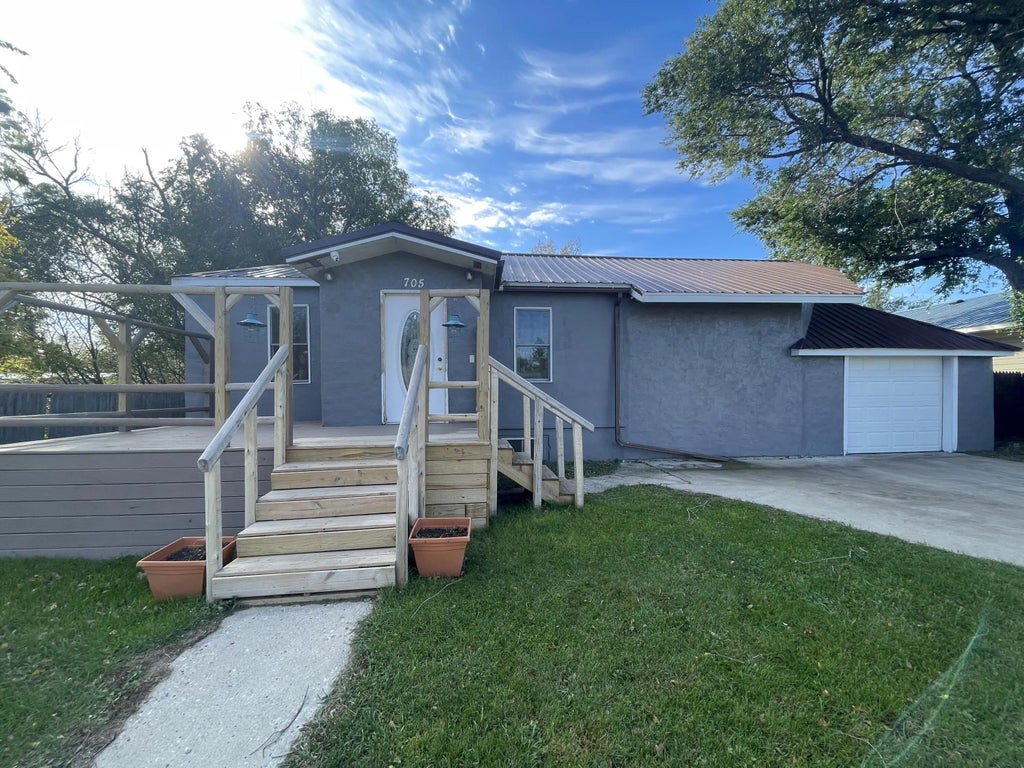 705 2nd Street E, Mobridge