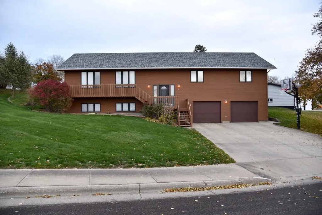 215 Neltom Drive, Pierre