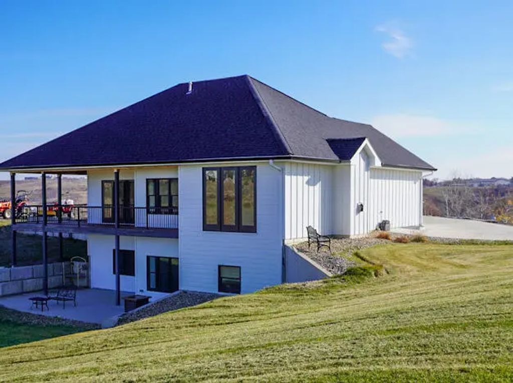 310 Country Drive, Pierre