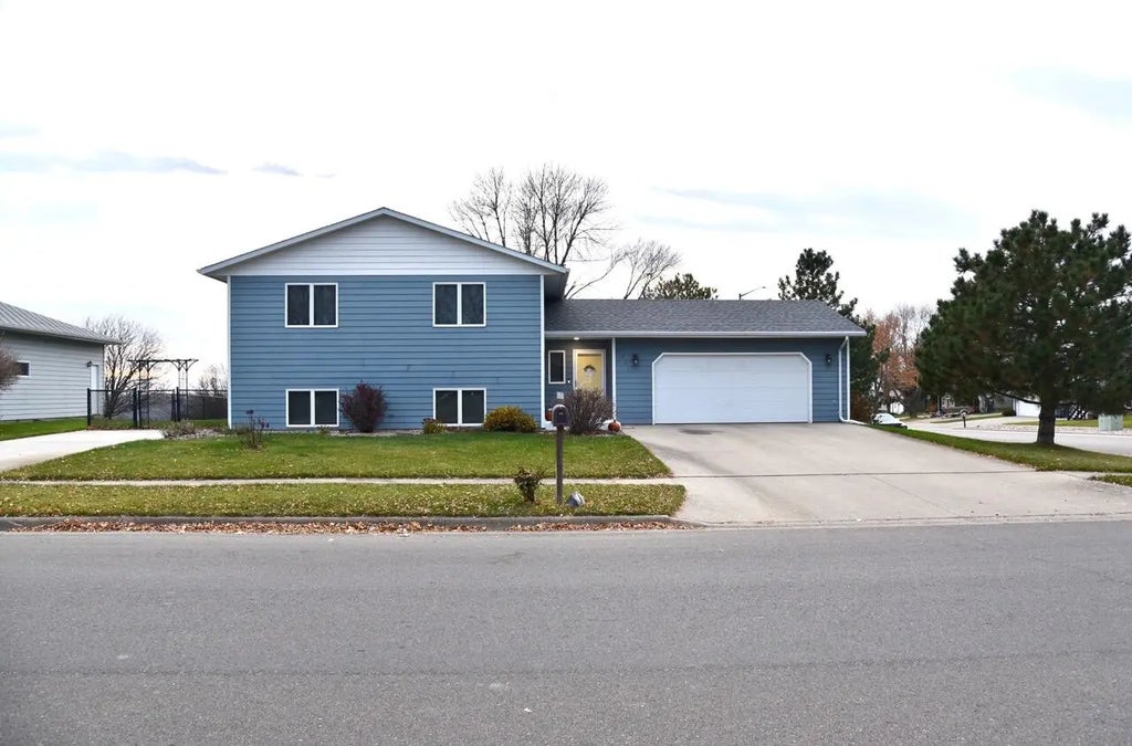 1601 Flag Mountain Drive, Pierre