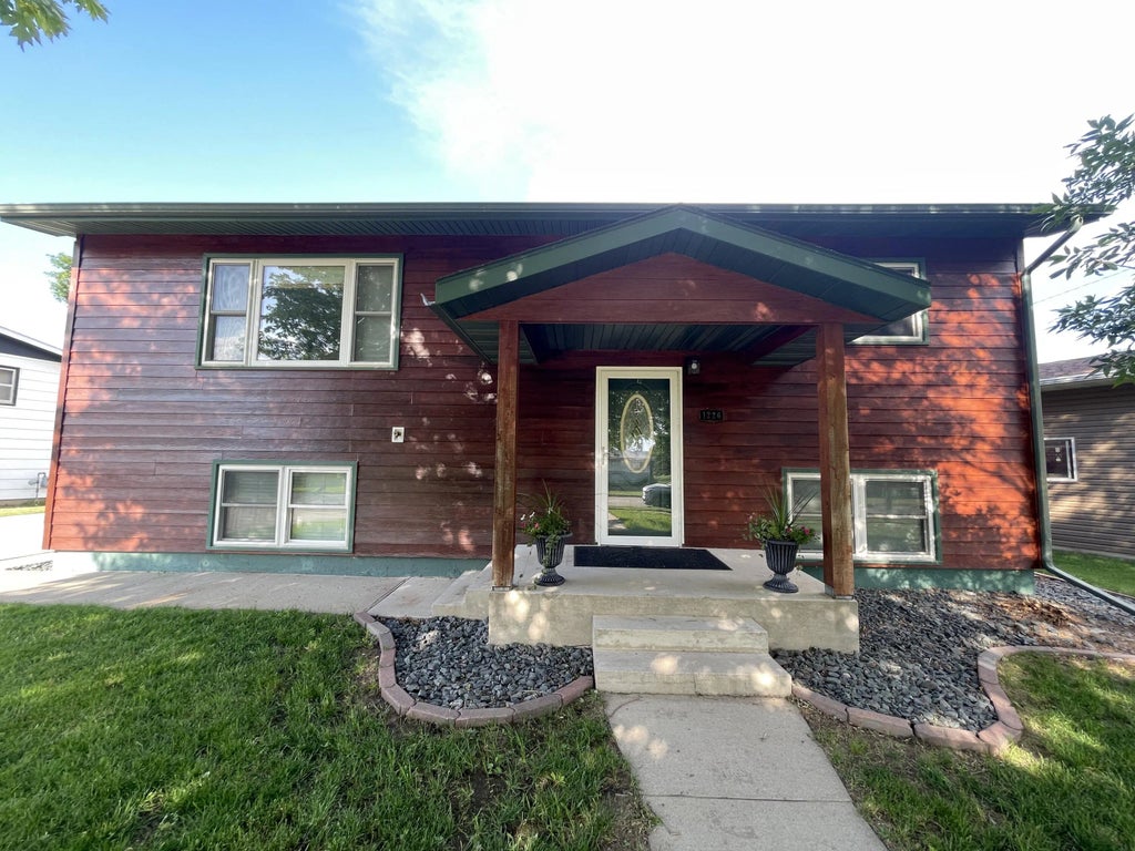 1226 Sunset Avenue, Mobridge