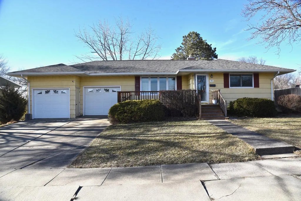 1602 E Cabot Street, Pierre