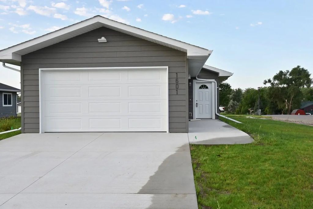 1601 E Park Street, Pierre