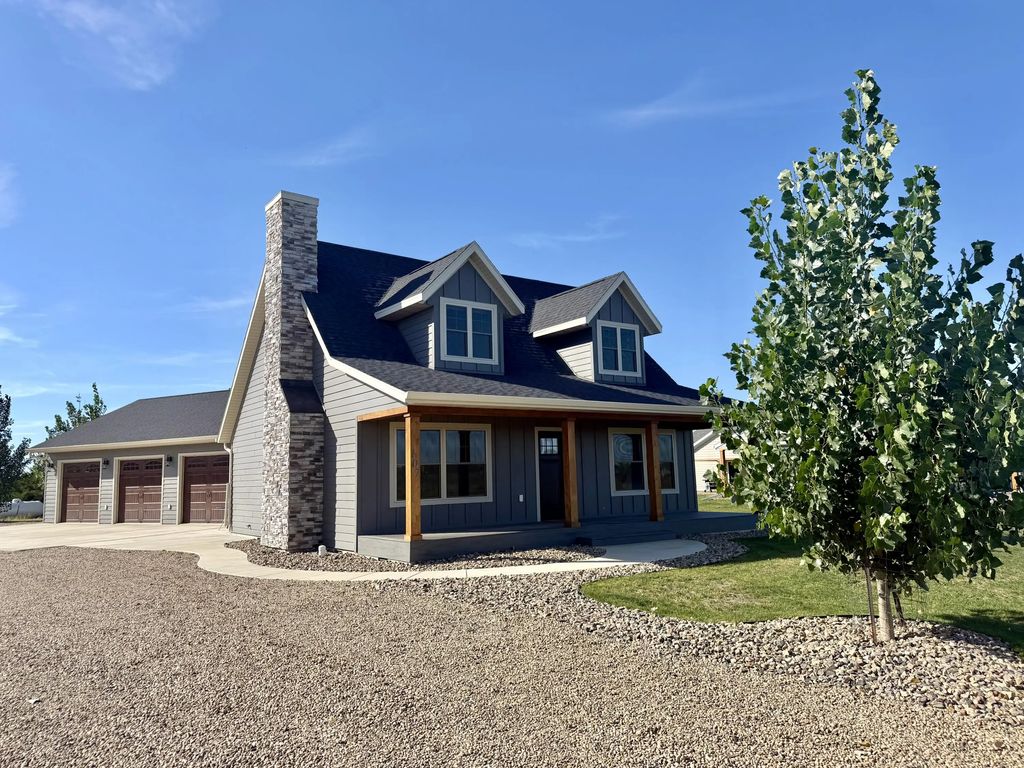 107 Castaway Loop, Pierre