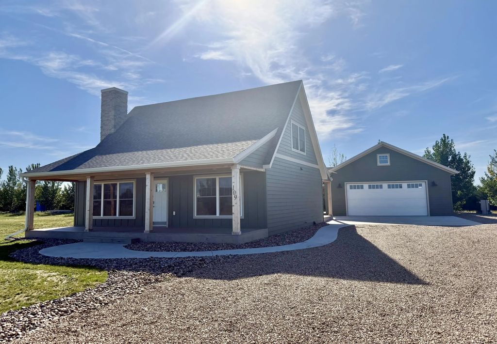 109 Castaway Loop, Pierre