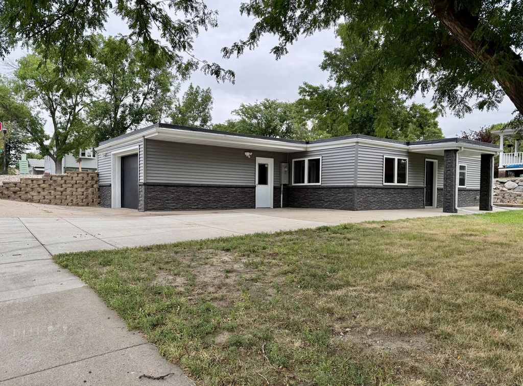 1103 E Park Street, Pierre