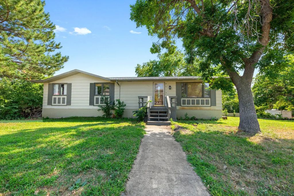 2415 E Franklin Street, Pierre