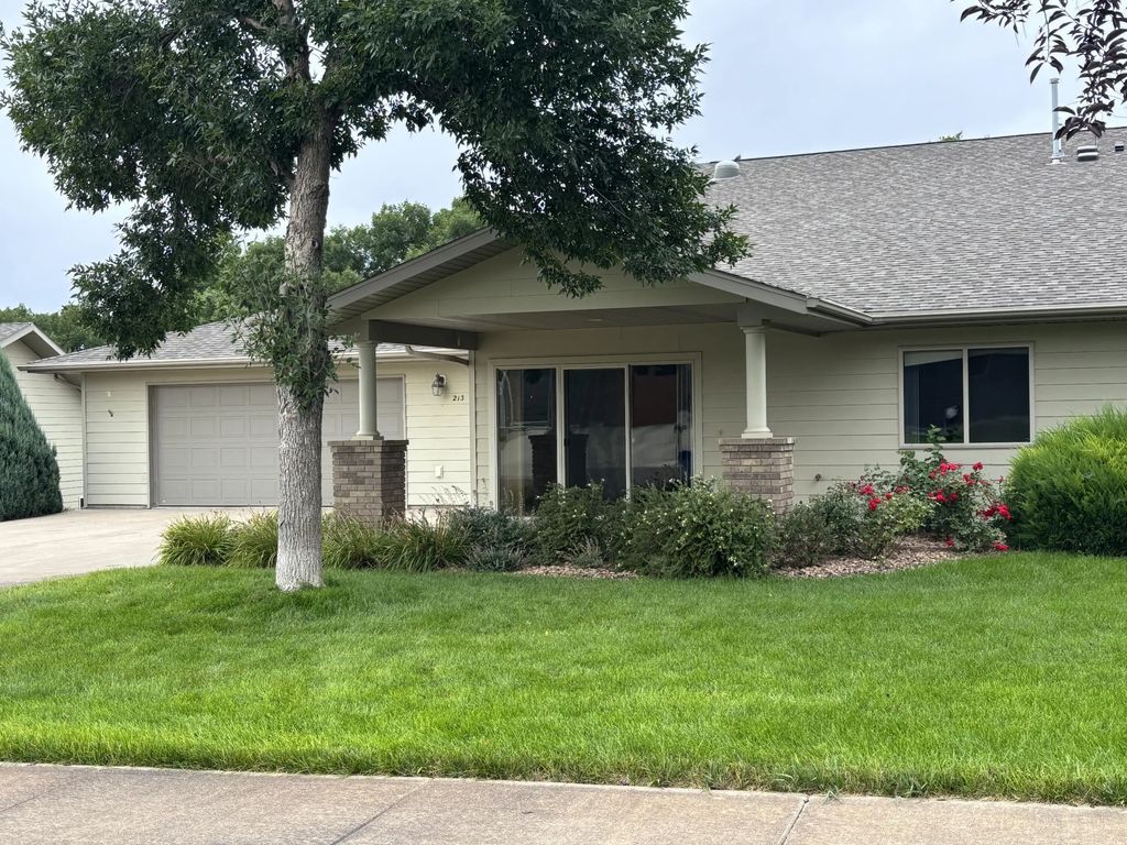 213 N Johnson Avenue, Pierre
