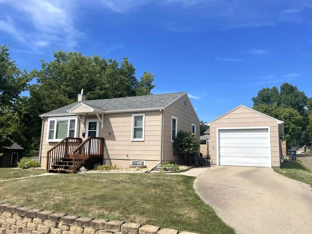 908 E Erskine Street, Pierre