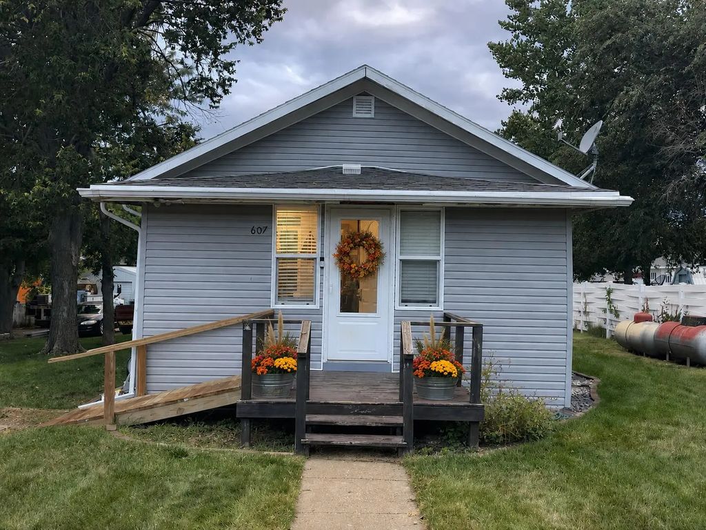 607 5th Avenue E, Mobridge
