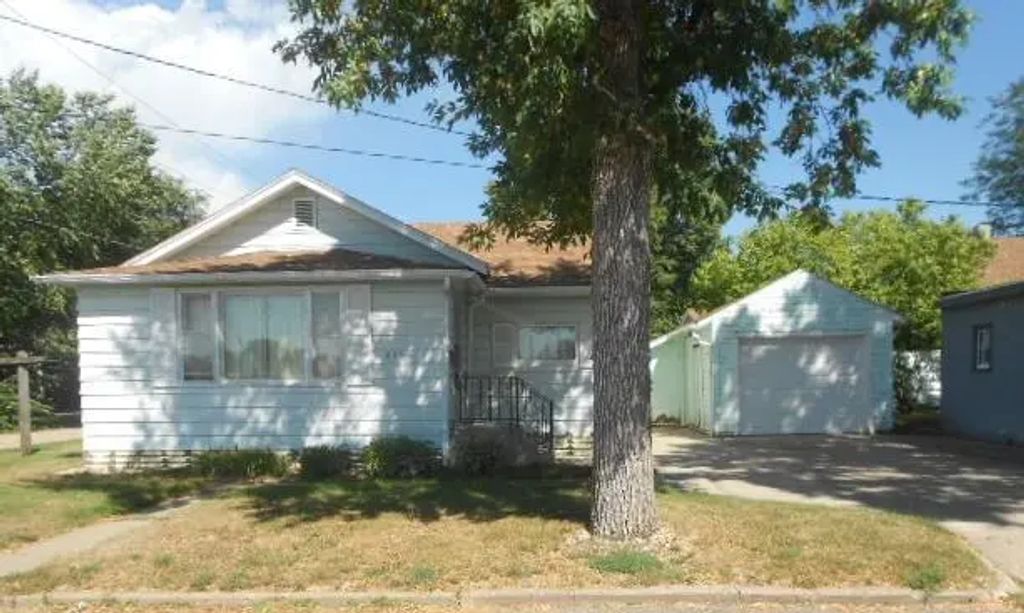 612 6th Street W, Mobridge