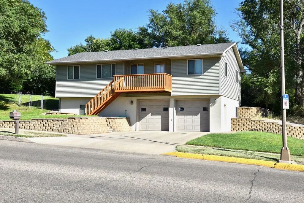 104 N Central Avenue, Pierre