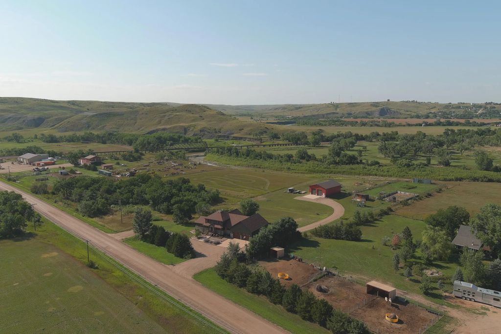 28738 Bad River Road, Ft. Pierre