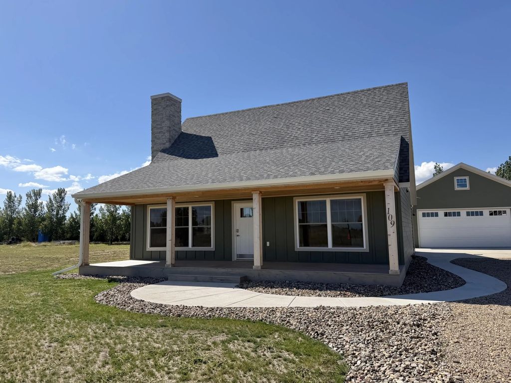 109 Castaway Loop, Pierre