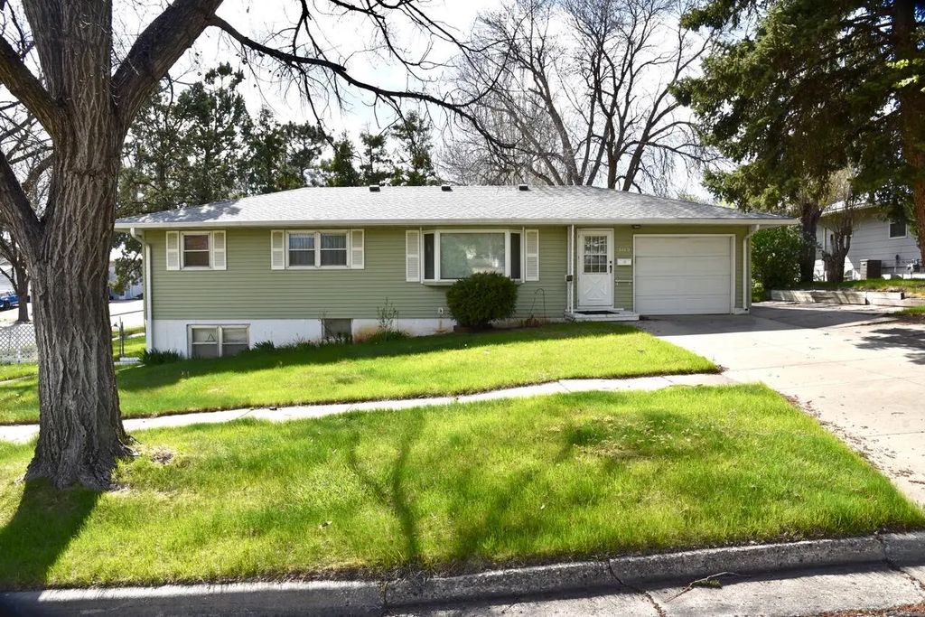 303 N Jackson Avenue, Pierre