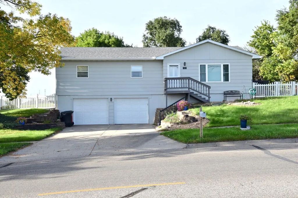 723 N Harrison Avenue, Pierre