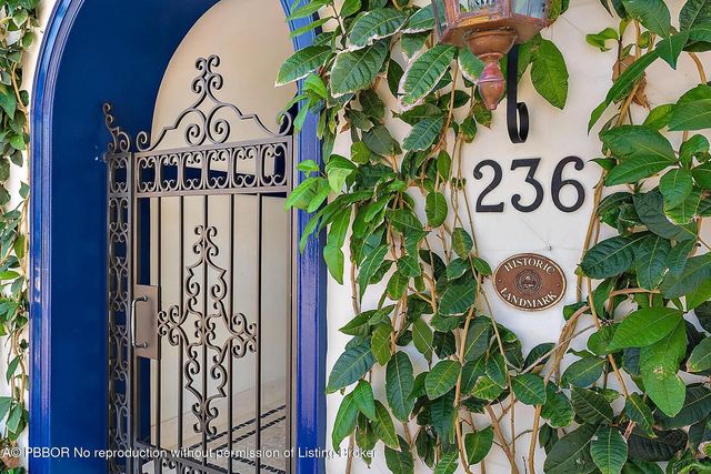 236 Phipps Plaza 101, Palm Beach