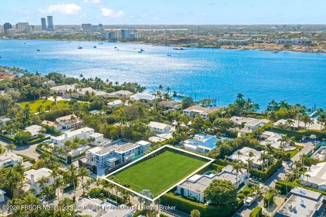 3 of 4 - 624 N Lake Way, Palm Beach, FL