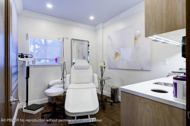5 of 12 - 249 Peruvian Avenue #1811, Palm Beach, FL