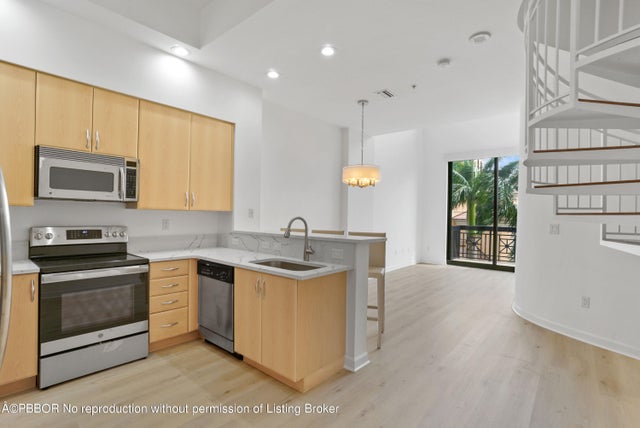 5 of 33 - 801 S Olive Avenue #211, West Palm Beach, FL