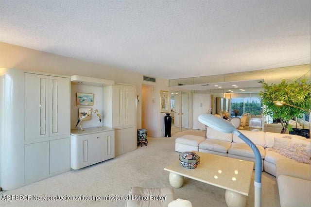 5 of 13 - 2600 N Flagler Drive #512, West Palm Beach, FL