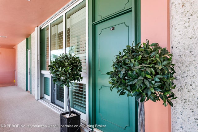 4 of 49 - 315 S Lake Drive #3f, Palm Beach, FL