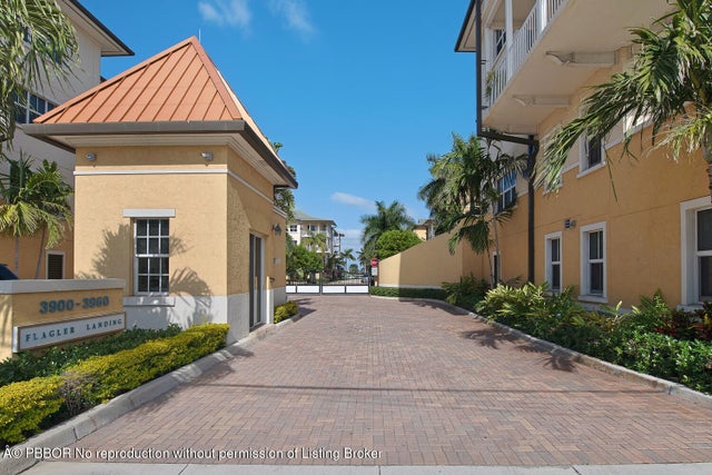 3 of 48 - 3940 N Flagler Drive #401, West Palm Beach, FL