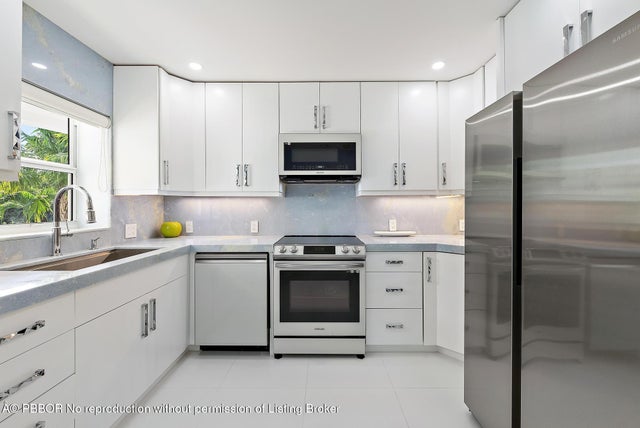 5 of 31 - 300 S Ocean Boulevard #2e, Palm Beach, FL