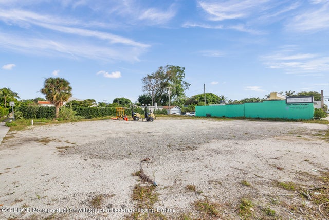 5 of 11 - 3500 S Dixie Hwy, West Palm Beach, FL