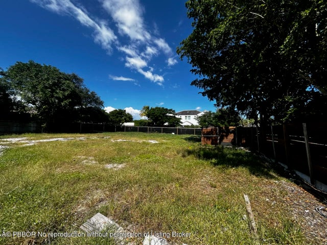2 of 3 - 200 Miramar Way, West Palm Beach, FL
