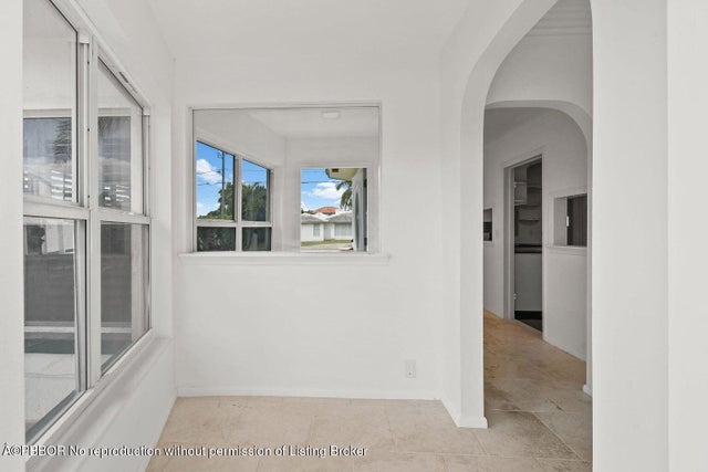 2 of 33 - 2301 N Lakeside Drive, Lake Worth, FL