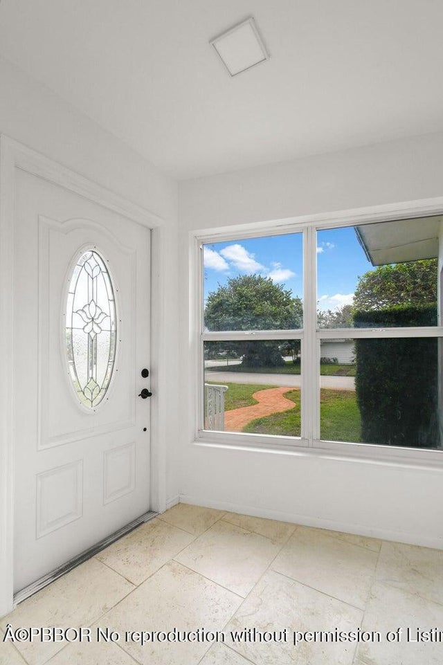 3 of 33 - 2301 N Lakeside Drive, Lake Worth, FL