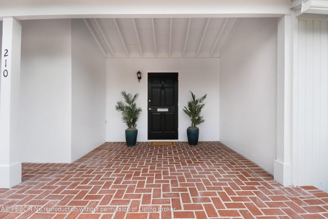 3 of 5 - 210 Miramar Way, West Palm Beach, FL
