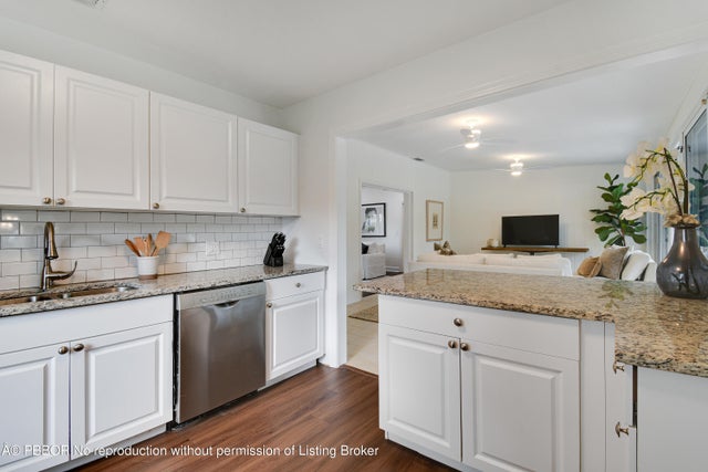 4 of 5 - 210 Miramar Way, West Palm Beach, FL