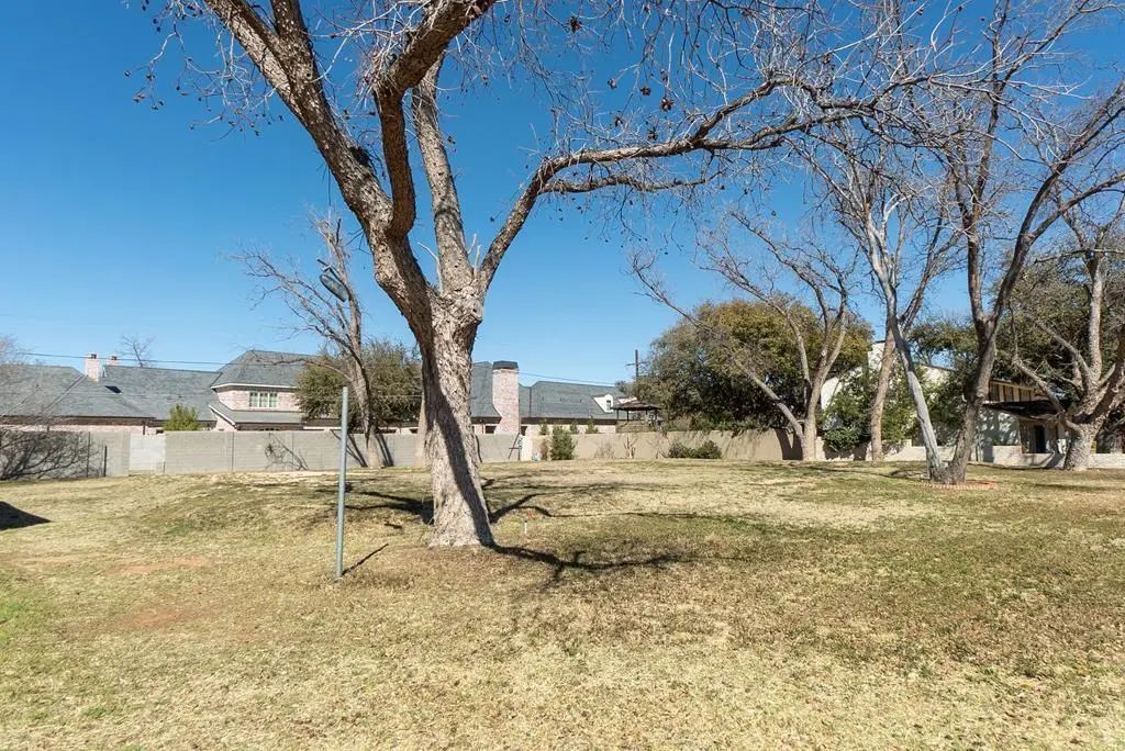 1602 Country Club Dr, Midland