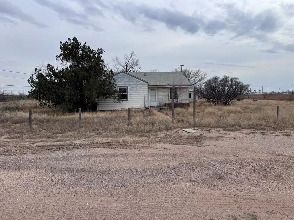 2301 County Rd 110, Midland