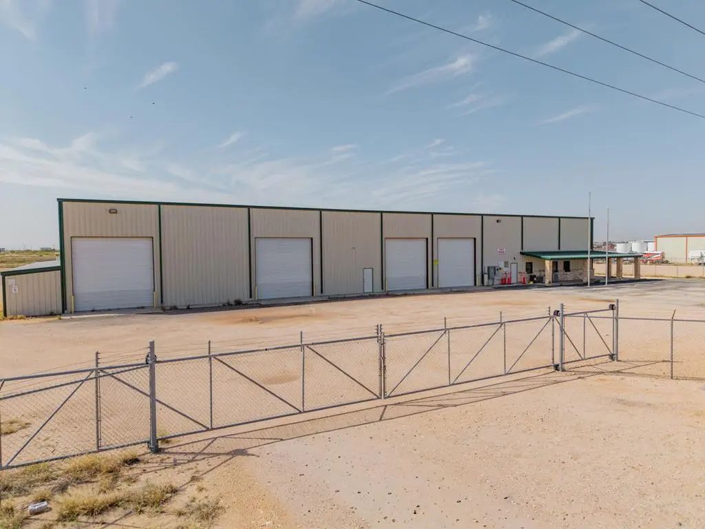 2216 E County Rd 123, Midland