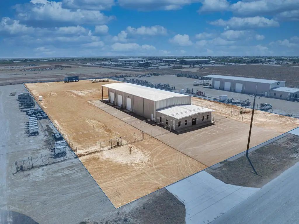 2104 E County Rd 130, Midland