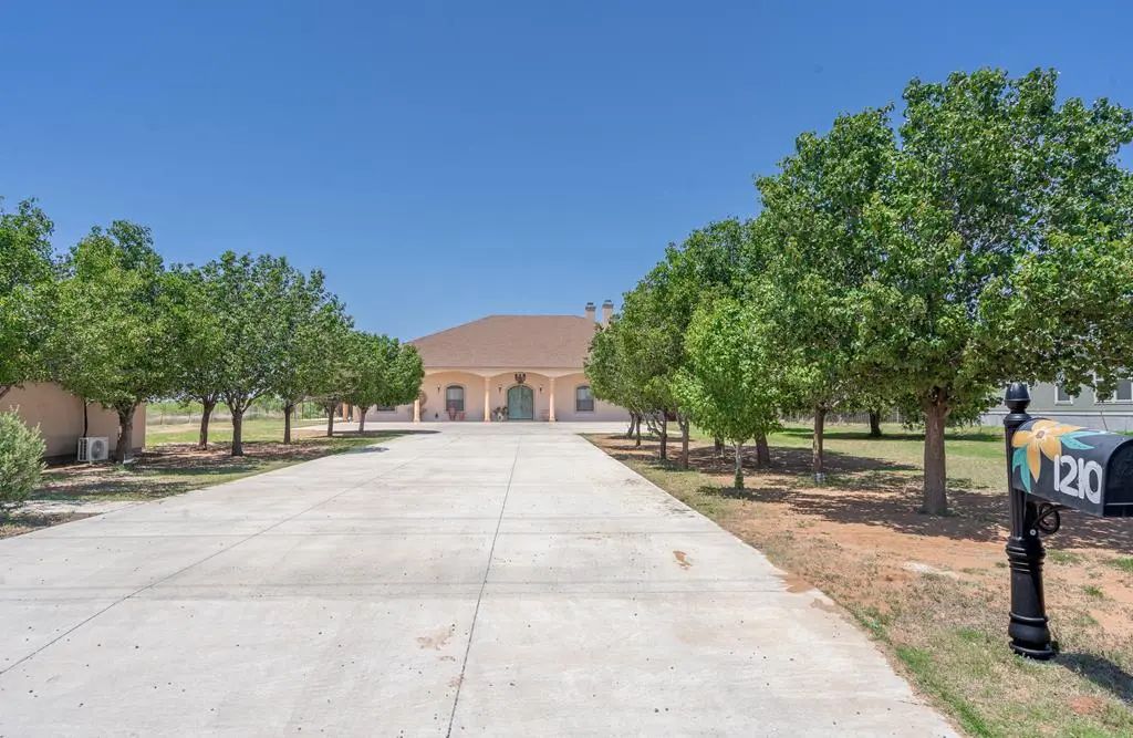 1210 County Rd 150, Midland