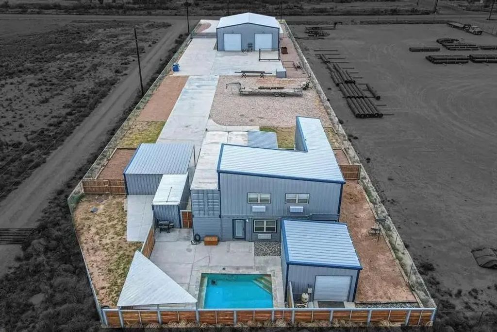 9504 County Rd 60, Midland