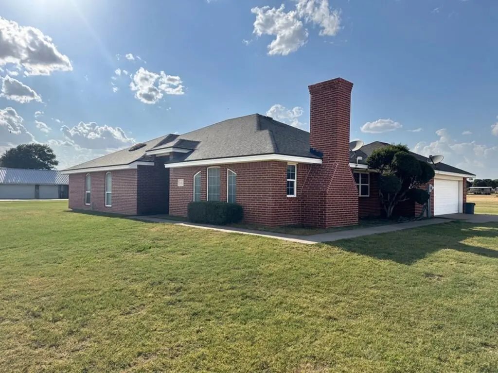 6211 County Rd 105, Midland