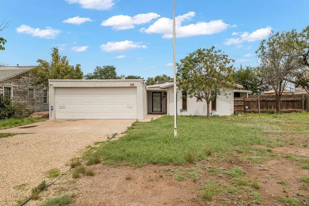 2107 Runnels St, Big Spring