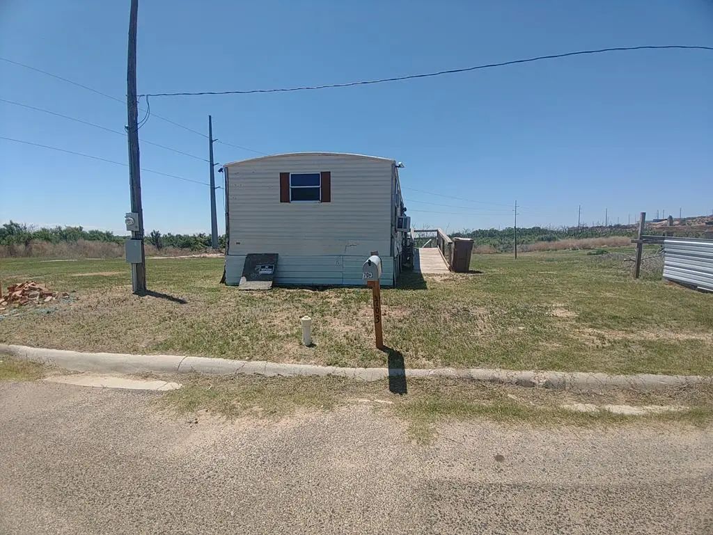 701-703 Pine, Big Spring