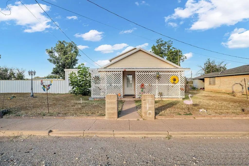 410 College St, Coahoma
