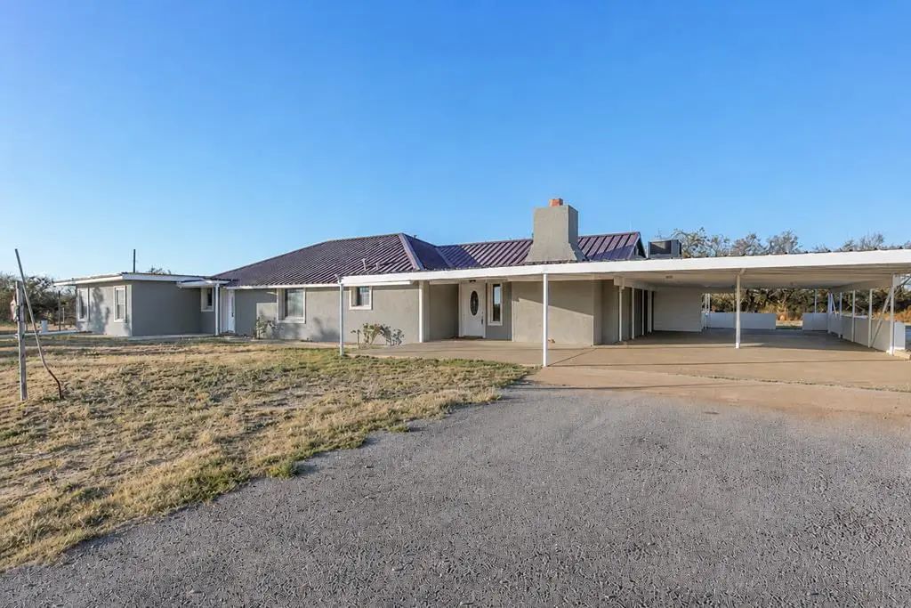 1100 Snyder Field Rd, Coahoma