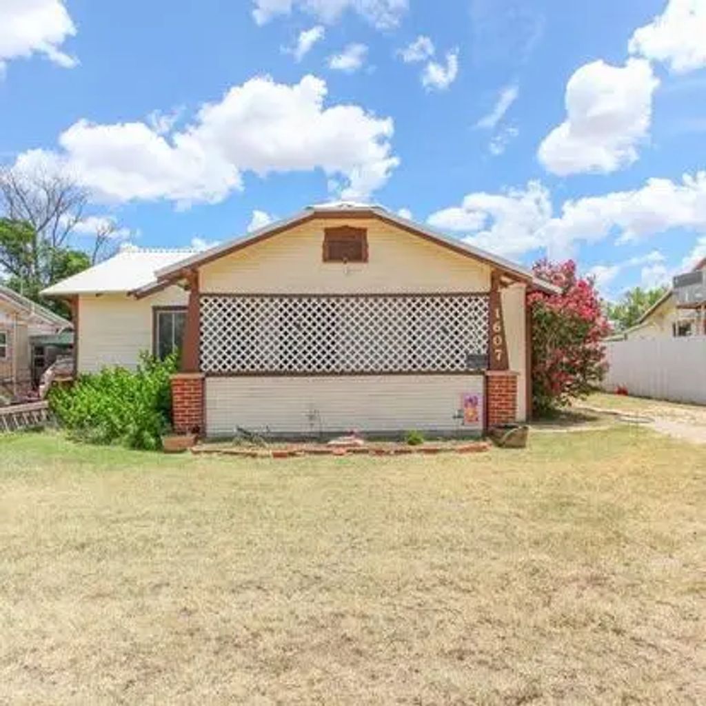 1607 State, Big Spring