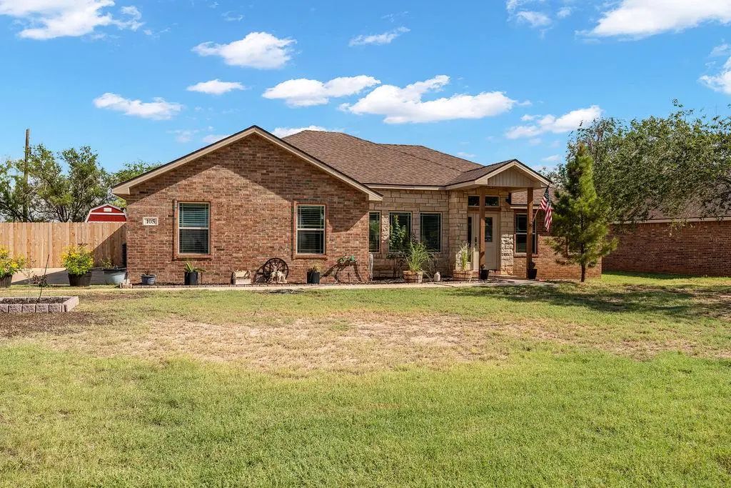 105 Echols Dr, Coahoma