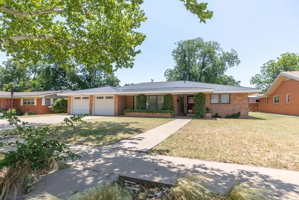 2906 33rd St, Snyder