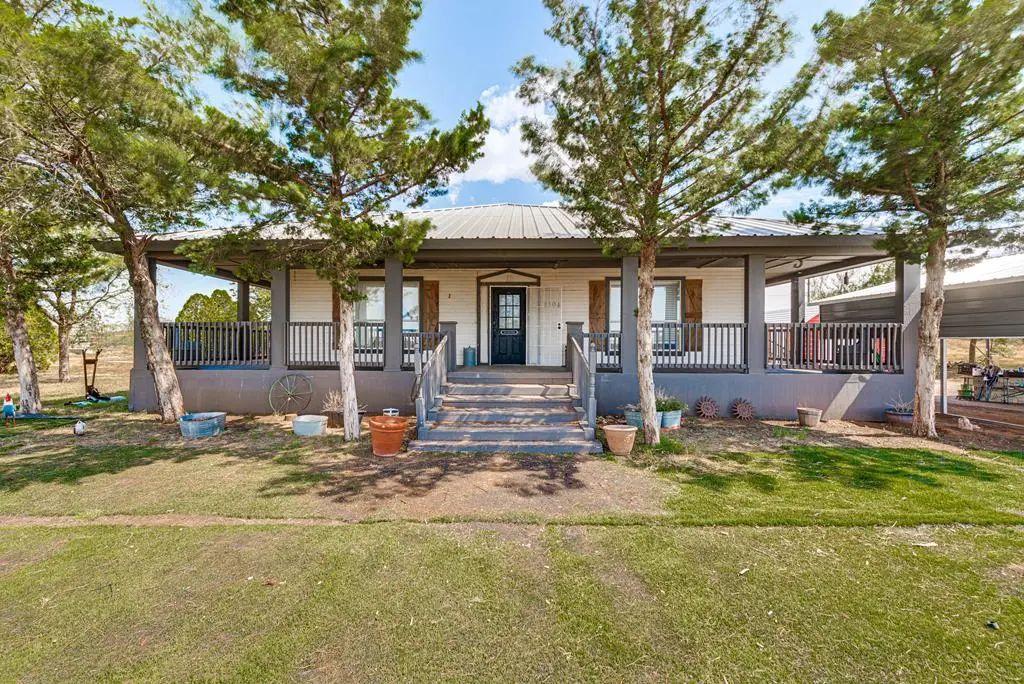 2304 County Rd C2671, Stanton